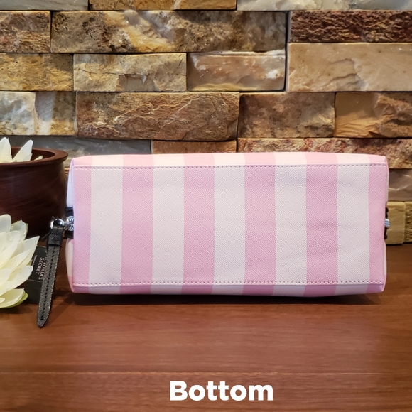 *SALE - LAST ONE* NEW V.S. "Winking" Large Beauty Bag - Picture 4 of 4